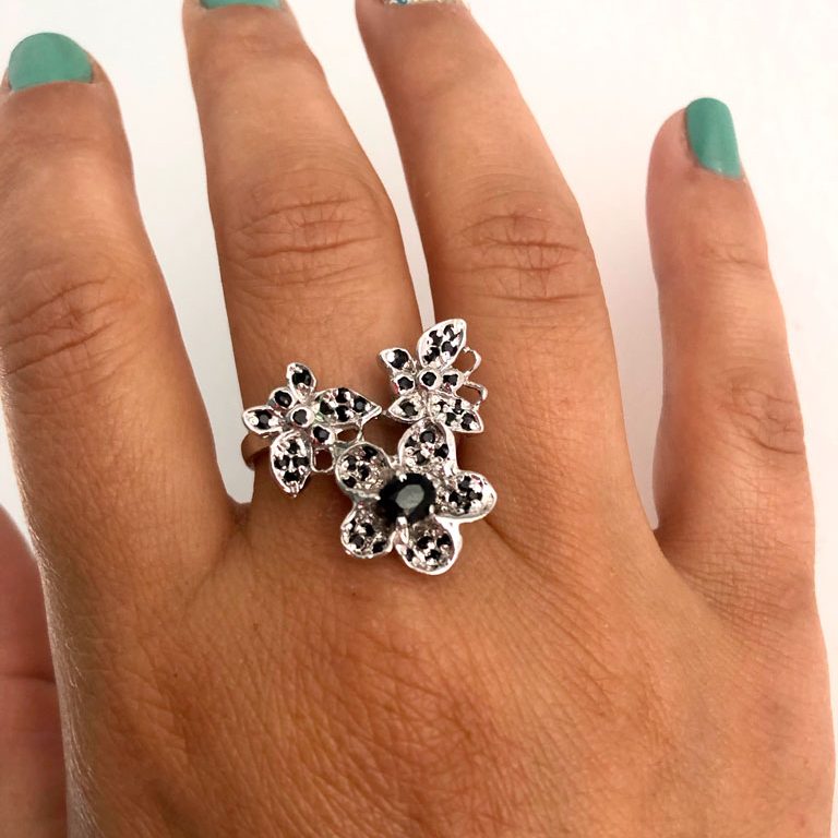 anillo con zafiros en plata e1618082115251